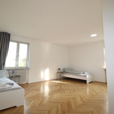Apartmenthaus Kitzingen - Grosszuegige Wohnungen Fuer Je 6 Personen Mit Balkon Luaran gambar