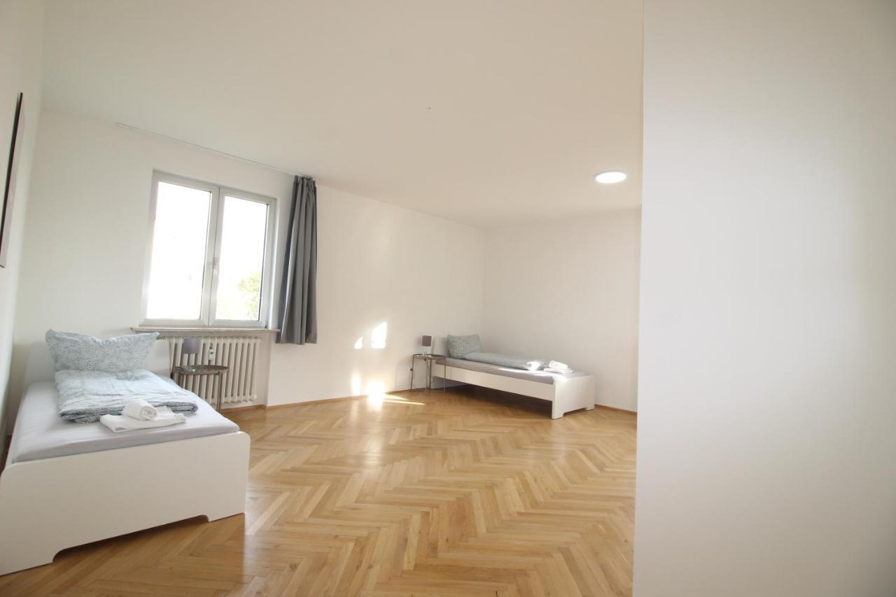 Apartmenthaus Kitzingen - Grosszuegige Wohnungen Fuer Je 6 Personen Mit Balkon Luaran gambar