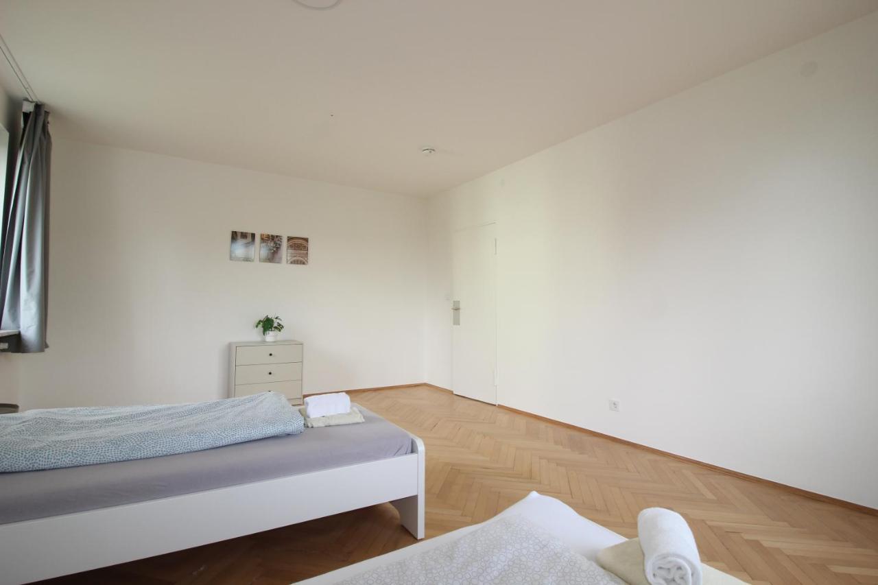 Apartmenthaus Kitzingen - Grosszuegige Wohnungen Fuer Je 6 Personen Mit Balkon Luaran gambar