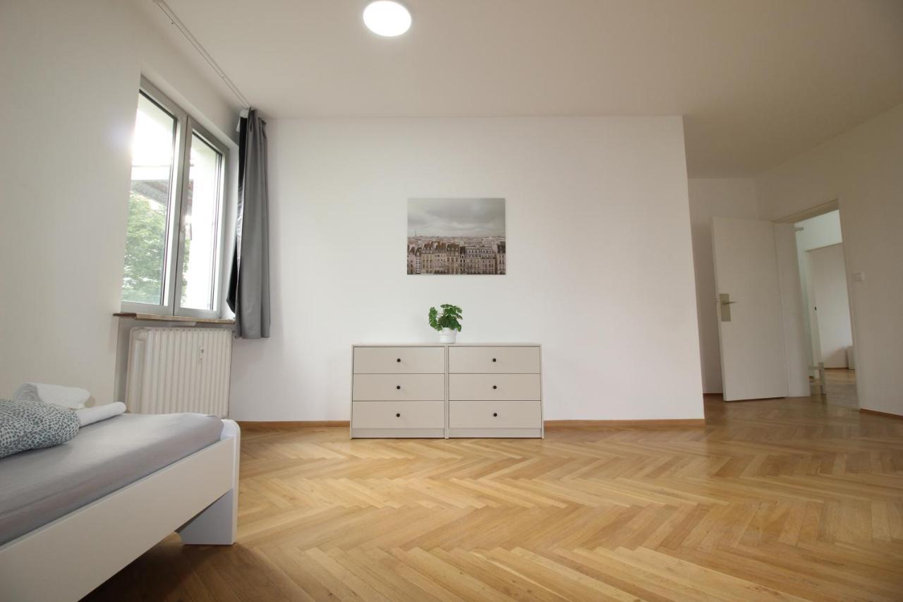 Apartmenthaus Kitzingen - Grosszuegige Wohnungen Fuer Je 6 Personen Mit Balkon Luaran gambar
