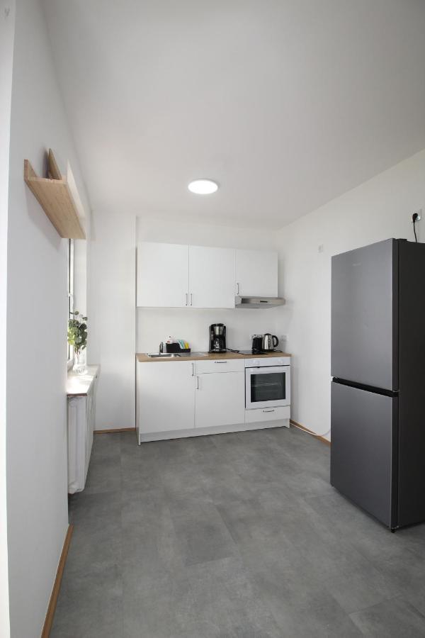 Apartmenthaus Kitzingen - Grosszuegige Wohnungen Fuer Je 6 Personen Mit Balkon Luaran gambar