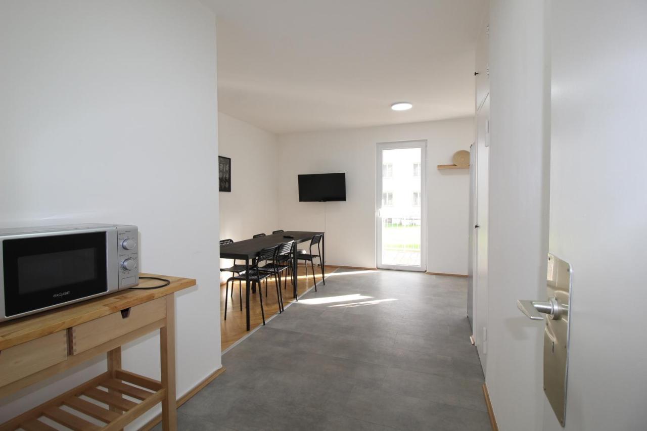 Apartmenthaus Kitzingen - Grosszuegige Wohnungen Fuer Je 6 Personen Mit Balkon Luaran gambar