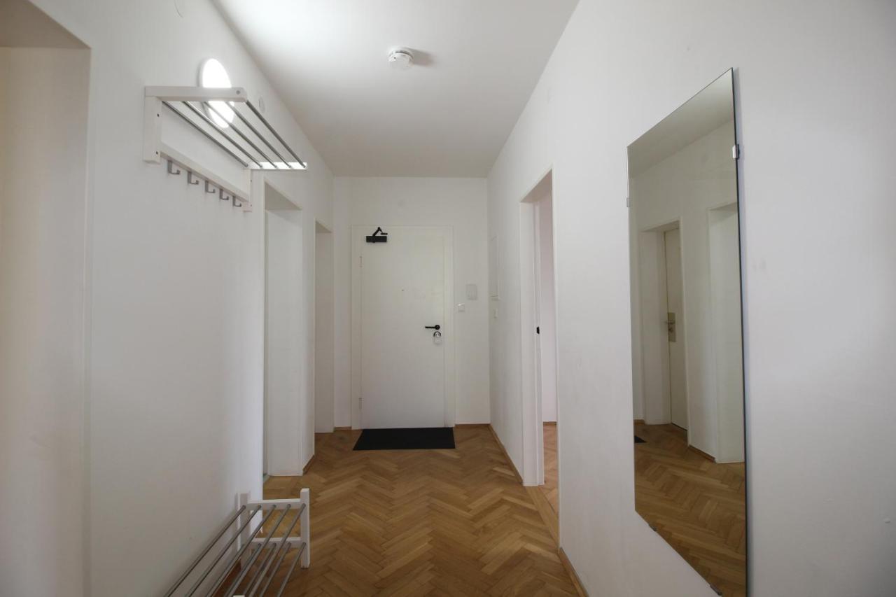 Apartmenthaus Kitzingen - Grosszuegige Wohnungen Fuer Je 6 Personen Mit Balkon Luaran gambar