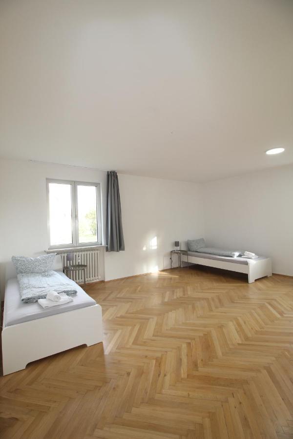 Apartmenthaus Kitzingen - Grosszuegige Wohnungen Fuer Je 6 Personen Mit Balkon Luaran gambar