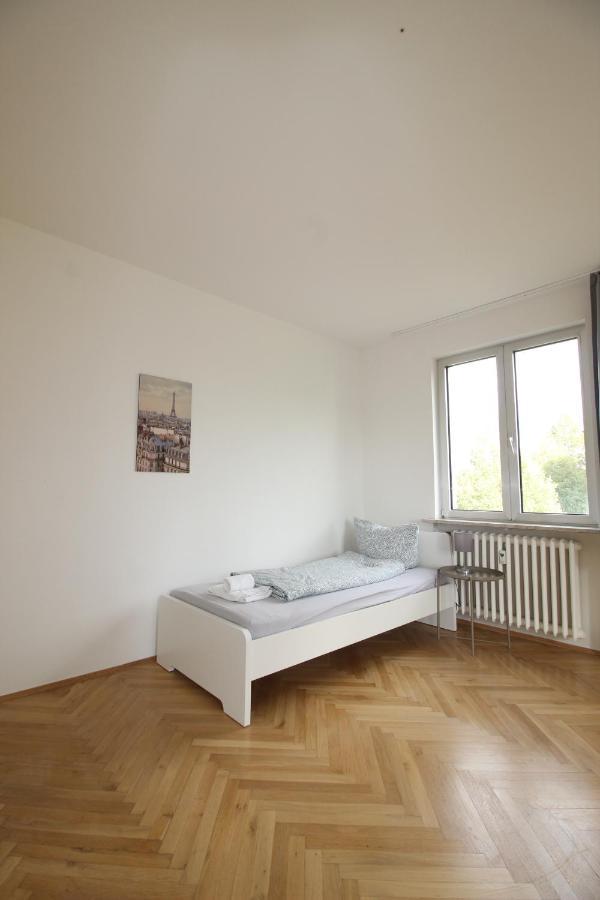 Apartmenthaus Kitzingen - Grosszuegige Wohnungen Fuer Je 6 Personen Mit Balkon Luaran gambar