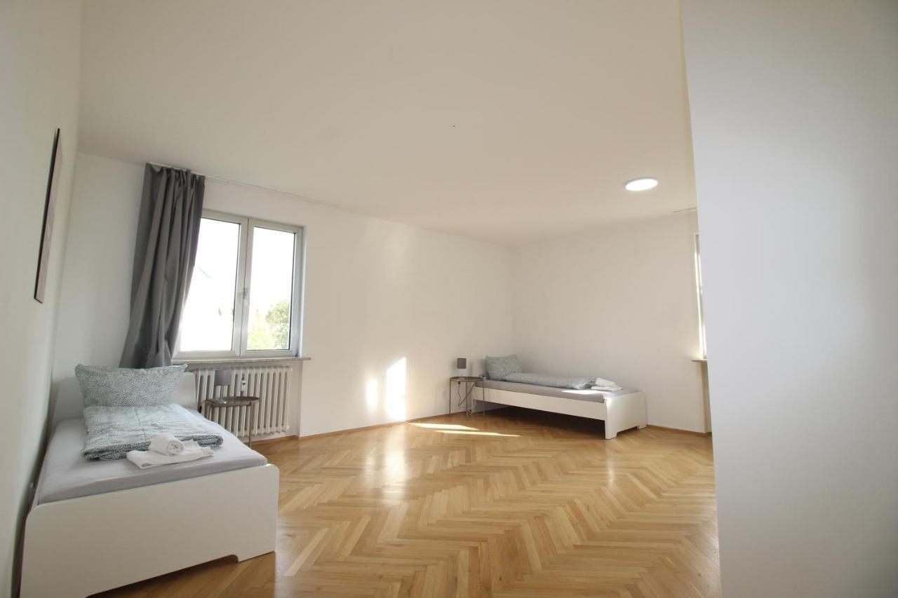 Apartmenthaus Kitzingen - Grosszuegige Wohnungen Fuer Je 6 Personen Mit Balkon Luaran gambar